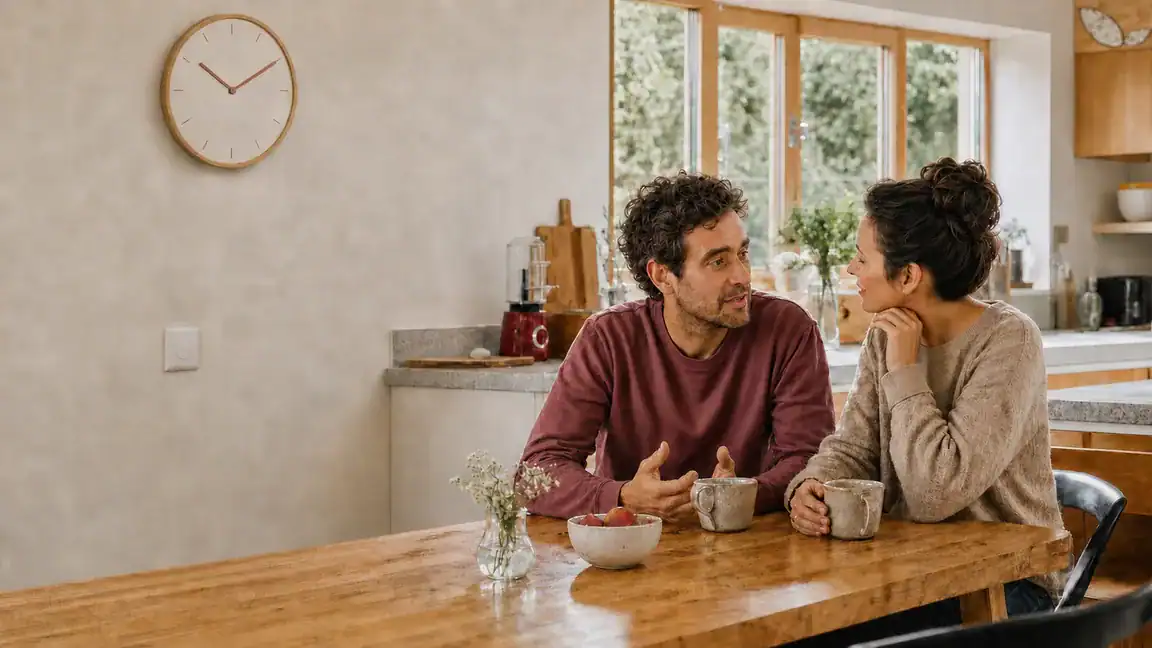 Couple en dialogue lors d'une thu00e9rapie de couple u00e0 Montargis, Institut Self Attitude